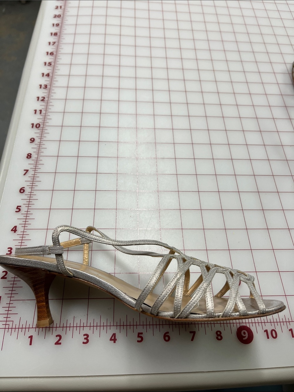 STUART WEITZMAN Evening Event Silver Metallic Strappy Stacked Heel Sandals SZ 9M - Picture 5 of 13
